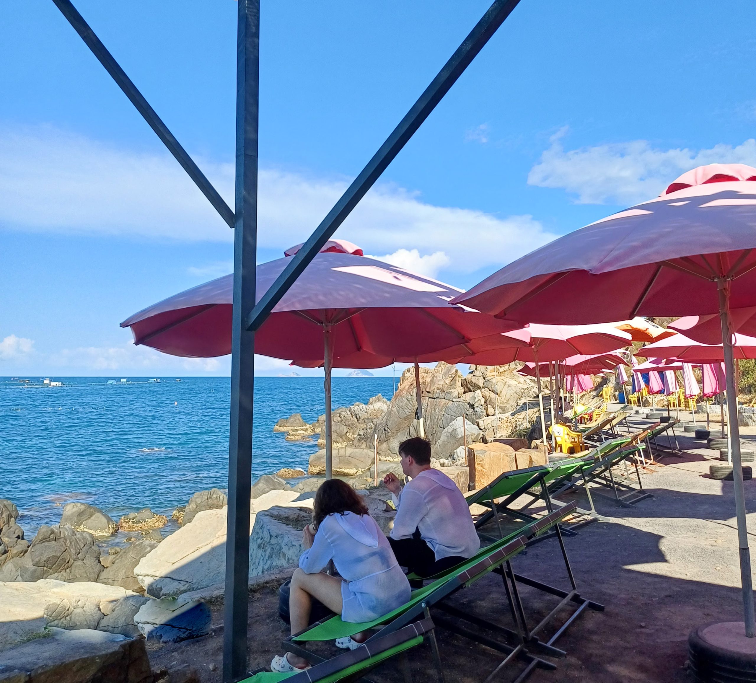 Hang Heo Bắc Nha Trang Qua Những Góc Đá Hoang Sơ Bên Biển