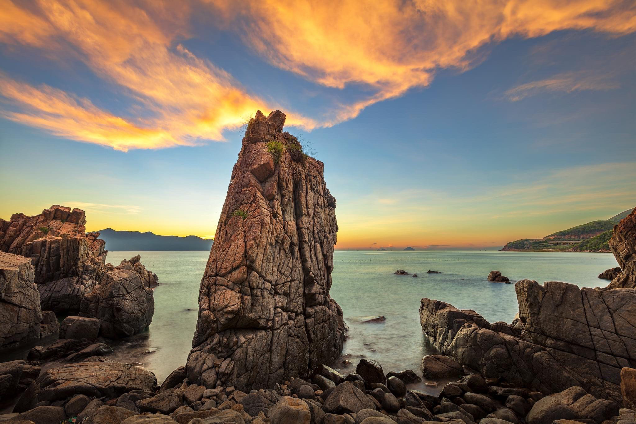 Hang Heo Bắc Nha Trang Qua Những Góc Đá Hoang Sơ Bên Biển