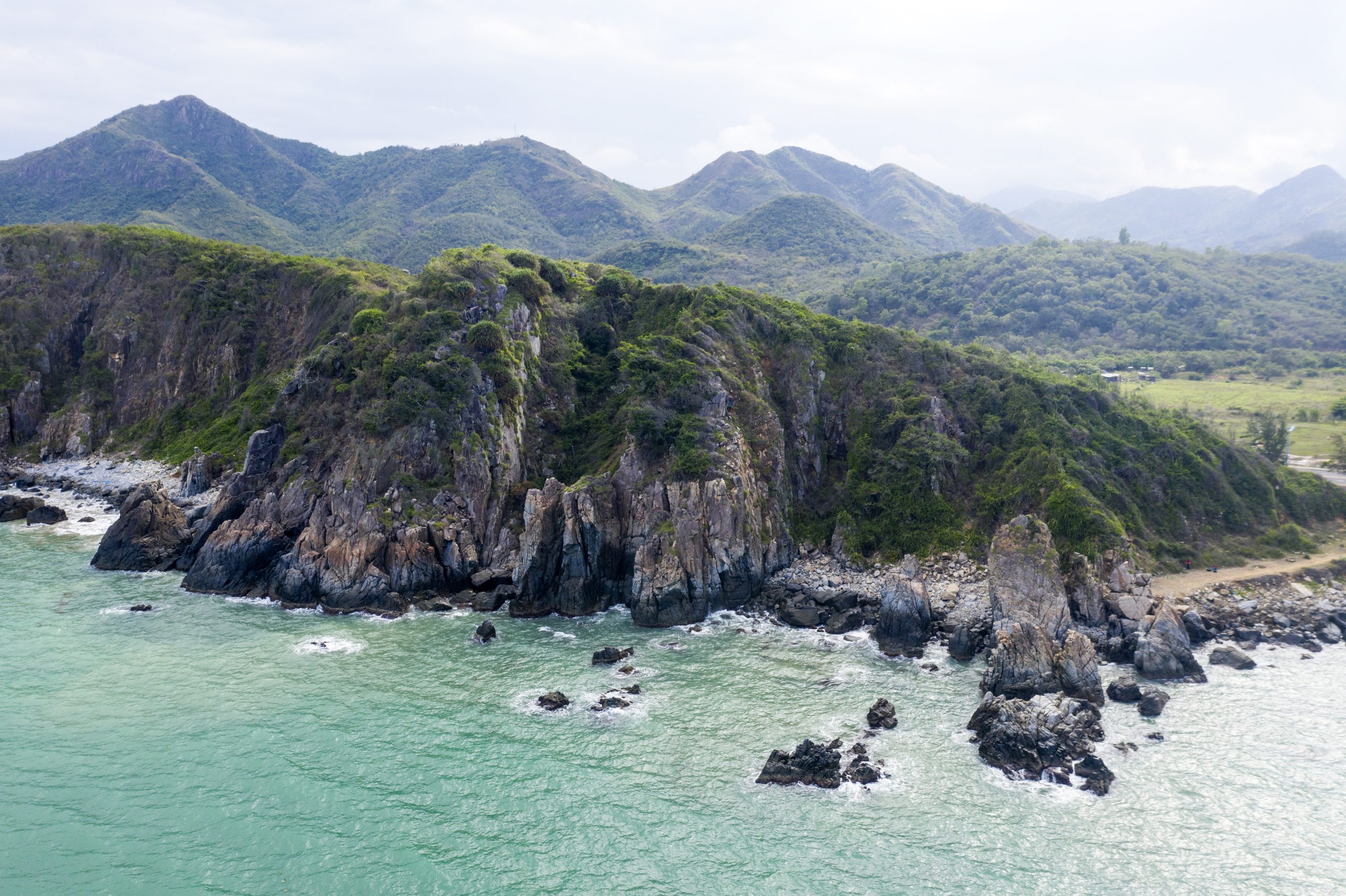 Hang Heo Bắc Nha Trang Qua Những Góc Đá Hoang Sơ Bên Biển