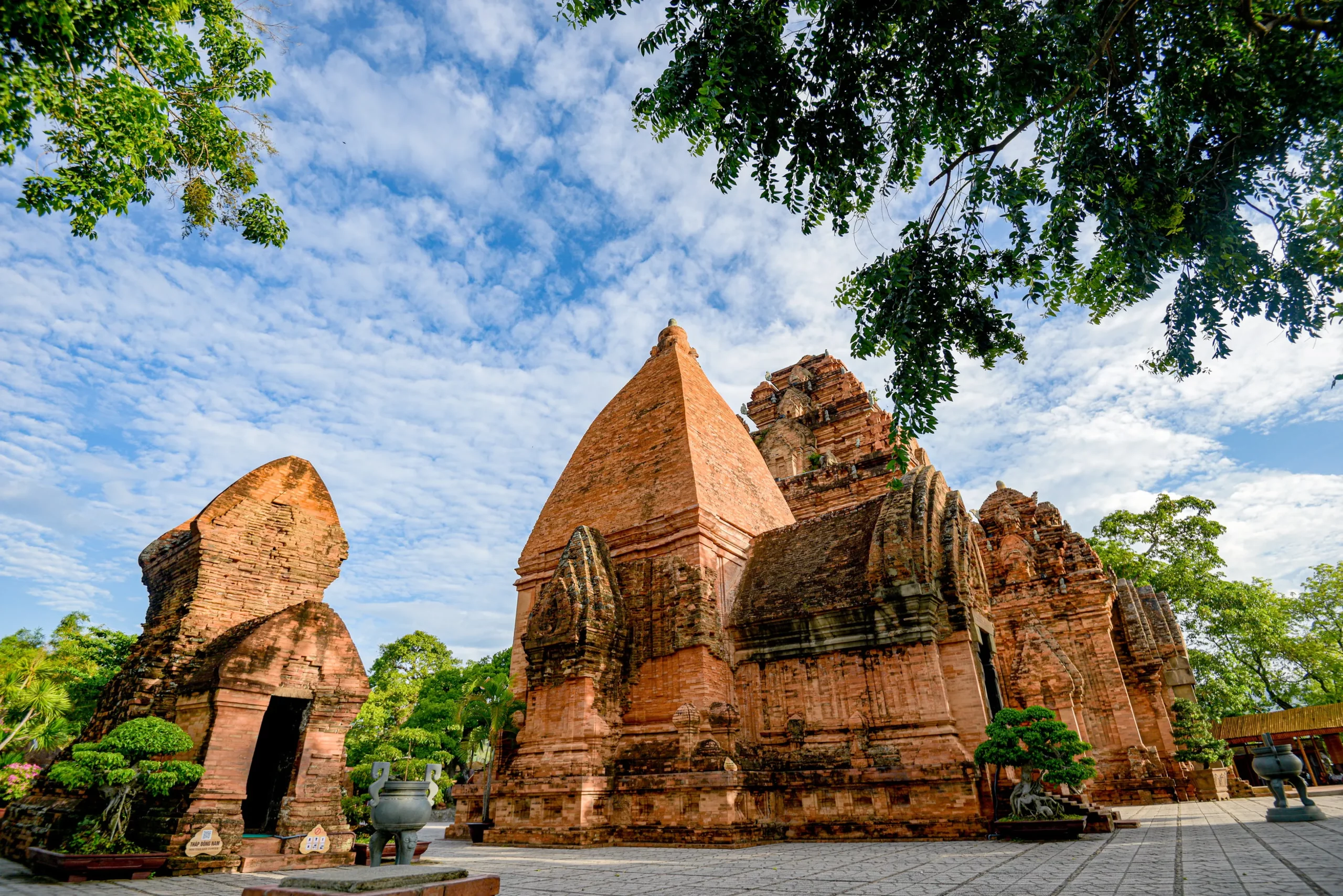 Bất Ngờ Với Vẻ Đẹp Tháp Bà Ponagar Nha Trang Qua Những Góc Ảnh
