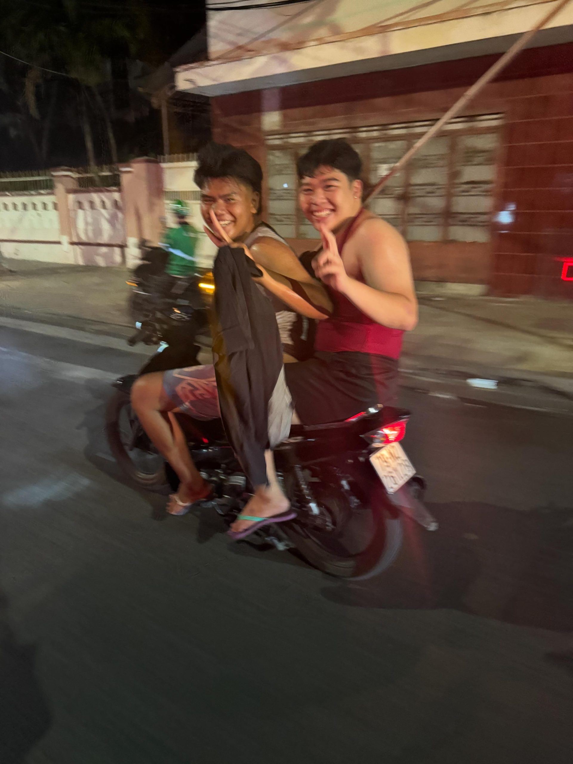 Việt Nam Vô Địch! Nha Trang "Dậy Sóng" Trong Đêm